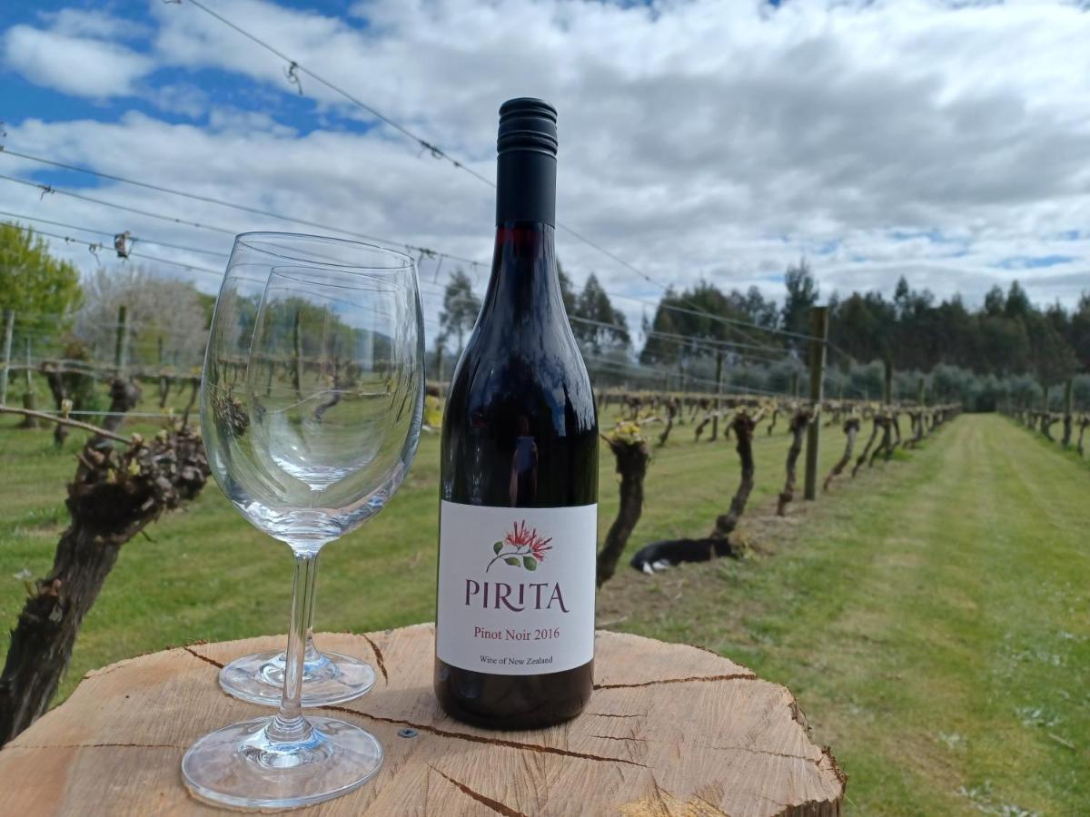 Pirita Vineyard Cottage. Upper Moutere Eksteriør bilde